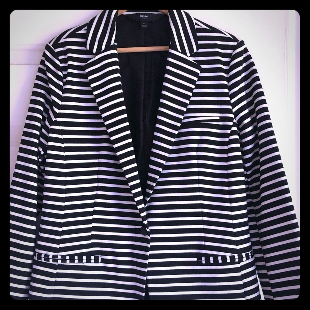 Prestein jacket. Black and white